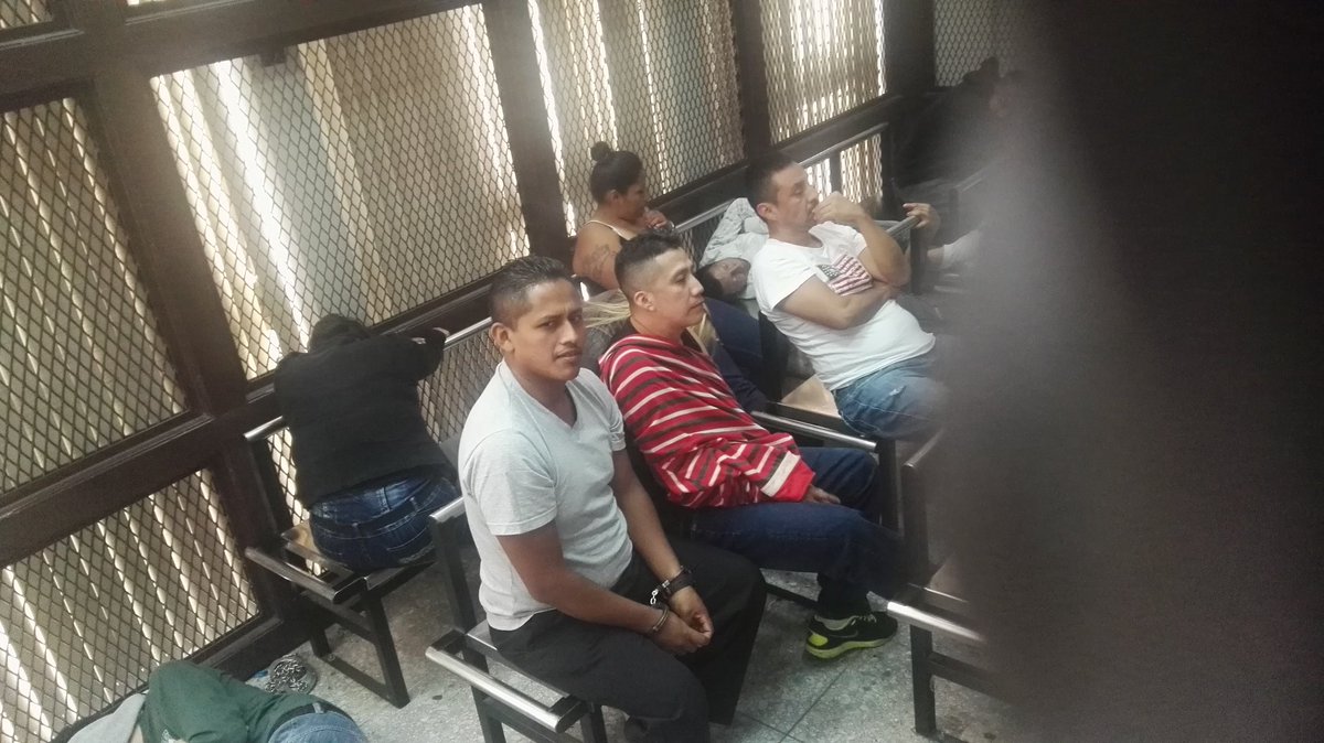 Supuestos pandilleros durante la audiencia de este lunes. Foto Prensa Libre: Jerson Ramos.