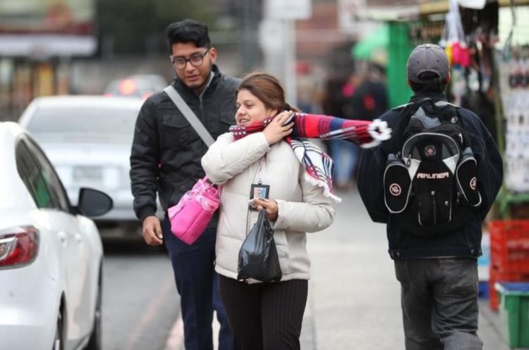En la capital el frío podría descender hasta los 10 grados centígrados. (Foto Prensa Libre: Hemeroteca PL)