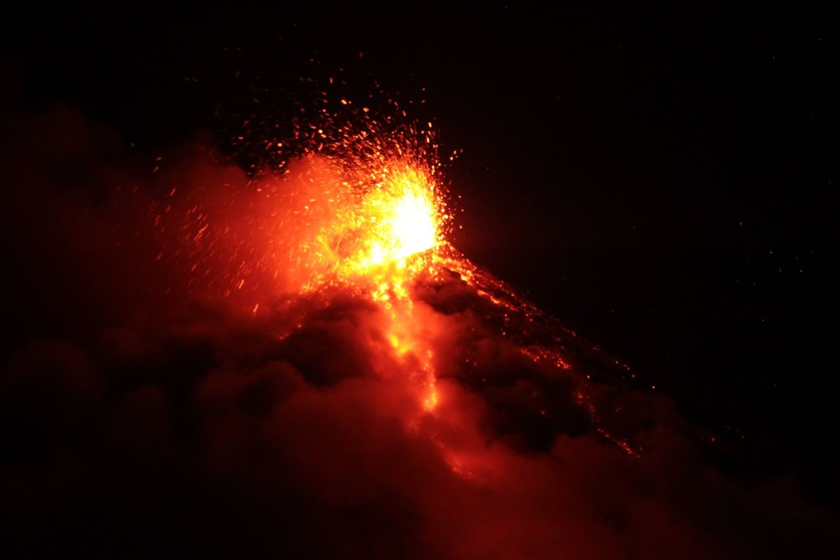 Imagen del Volcán de Fuego en erupción (Foto Prensa Libre: Archivo)