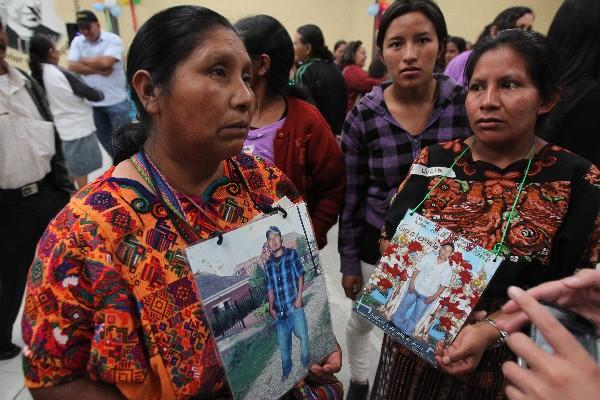 La décima caravana de madres que buscan a migrantes desaparecidos en México. (Foto Prensa Libre: Esbin García)