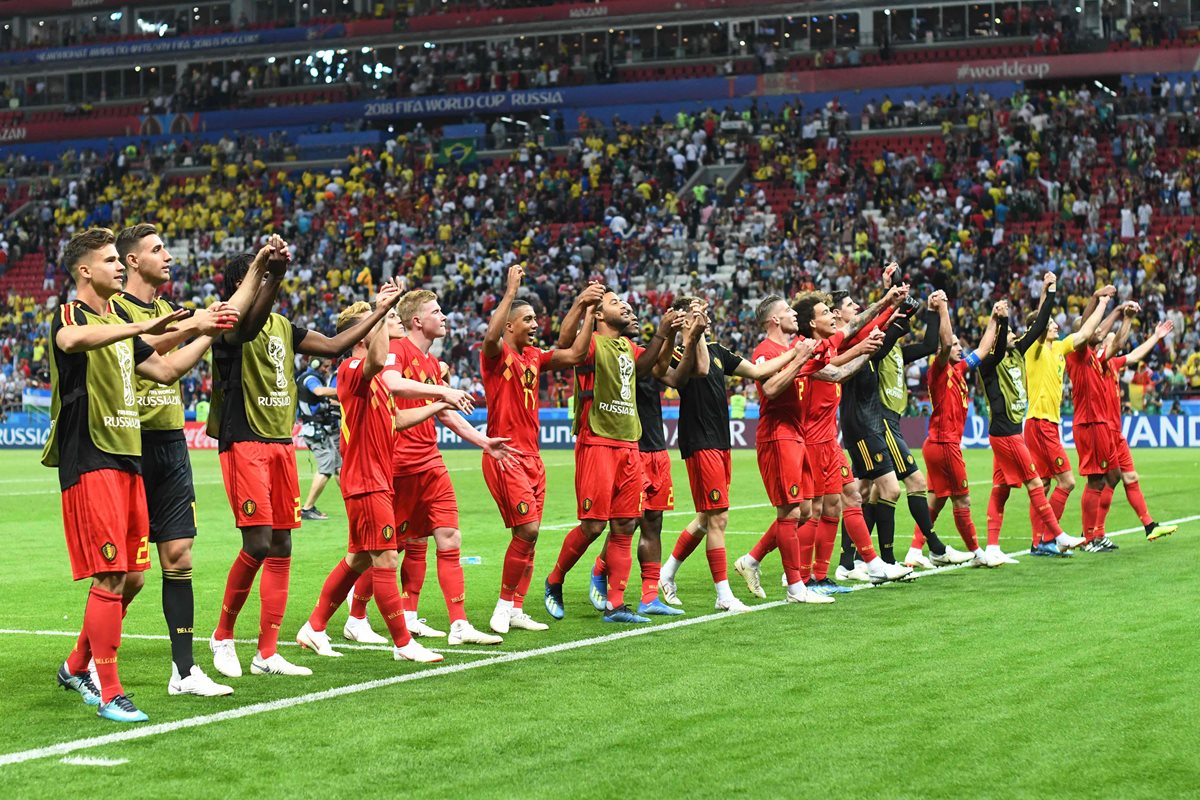 Los belgas dedicaron el triunfo a su fiel afición luego del pitazo final. (Foto Prensa Libre: AFP)