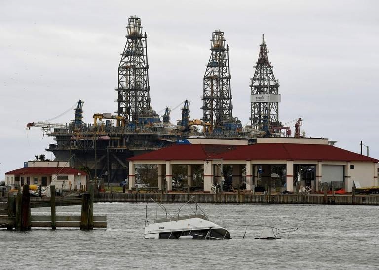 Industria de Petróleo en peligro por huracán Irma. (Foto Prensa Libre: AFP)