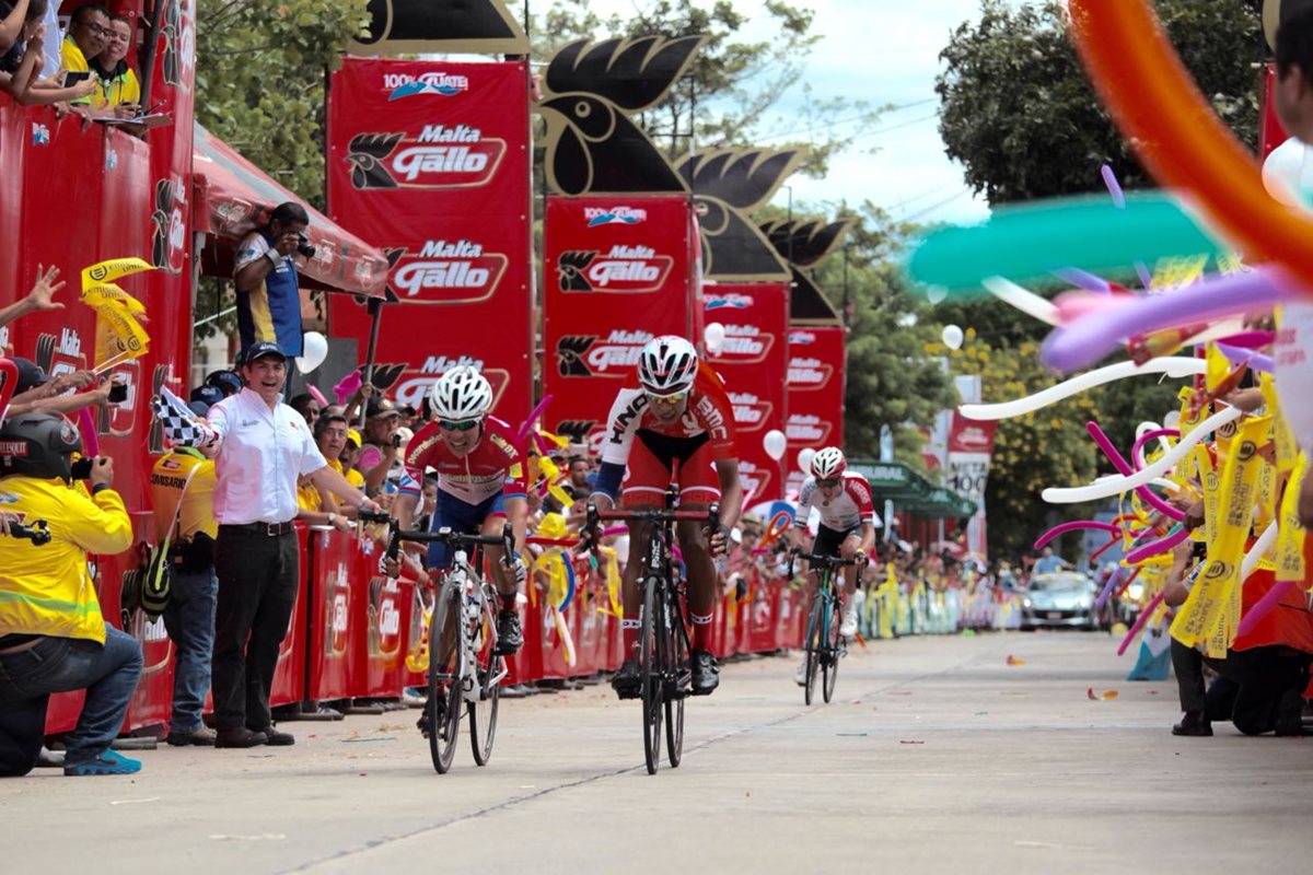 Alder Torres en el cierre de la etapa. (Foto Prensa Libre: Norvin Mendoza)
