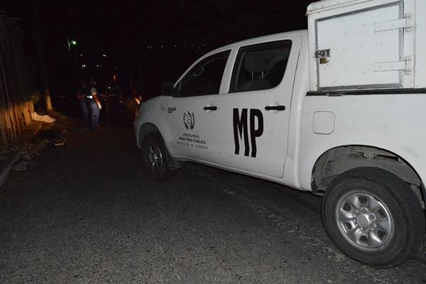 Ministerio Público acude al lugar del incidente (Foto Prensa Libre: VÍCTOR GÓMEZ).