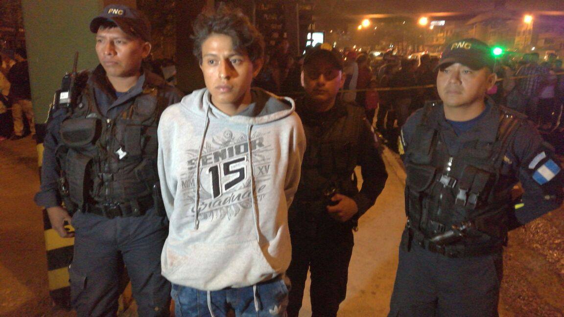 Jason Estuardo Velásquez Paz, de 21 años, fue detenido por haber participado en el enfrentamiento contra la PNC. (Foto: PNC)