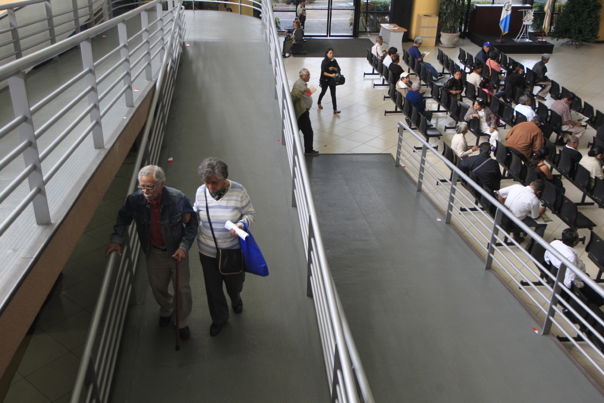 Los adultos mayores no deben acudir al Camip para evitar contagios de coronavirus que pongan en riesgo su salud. (Foto Prensa Libre: Hemeroteca PL)
