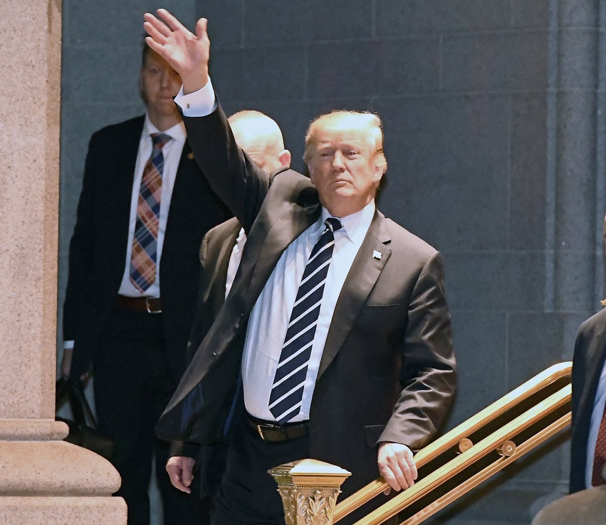 El dueño de una revistas ofreció US$ 10 millones a quien proporcione información para destituir de la presidencia a Donald Trump. (Foto Prensa Libre: EFE)