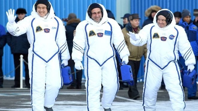 El astronauta Norishige Kanai (izquierda) despegó de la Tierra en diciembre hacia la Estación Espacial Internacional, para una misión de seis meses. REUTERS