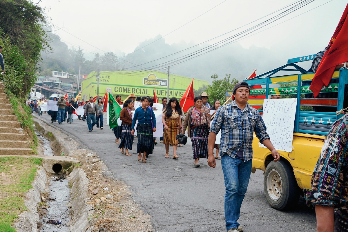 Pobladores manifiestan en Sololá para rechazar corrupción en el país. (Foto Prensa Libre: Édgar Sáenz)