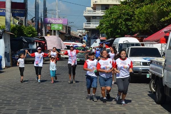 En Retalhuleu conmemoraron el Día Mundial de la Lucha contra el Sida. (Foto Prensa Libre: Jorge Tizol).