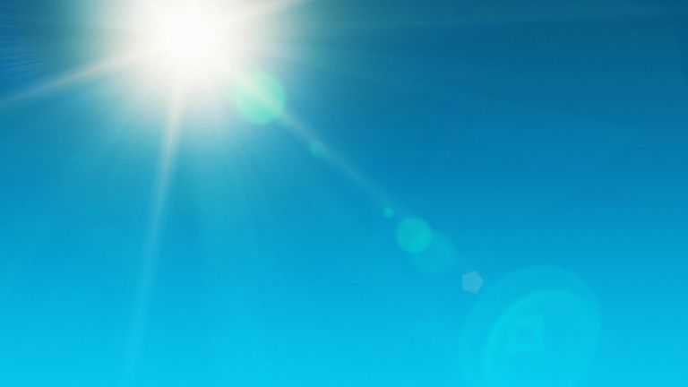 Los pacientes se mantienen despiertos bajo una luz brillante que simula los rayos del sol. (Getty Images).