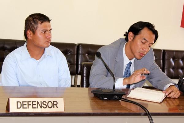 Wilfredo Estrada Flores (izq) fue sentenciado a cinco años de prisión. (Foto Prensa Libre: Óscar Figueroa)<strong></strong>