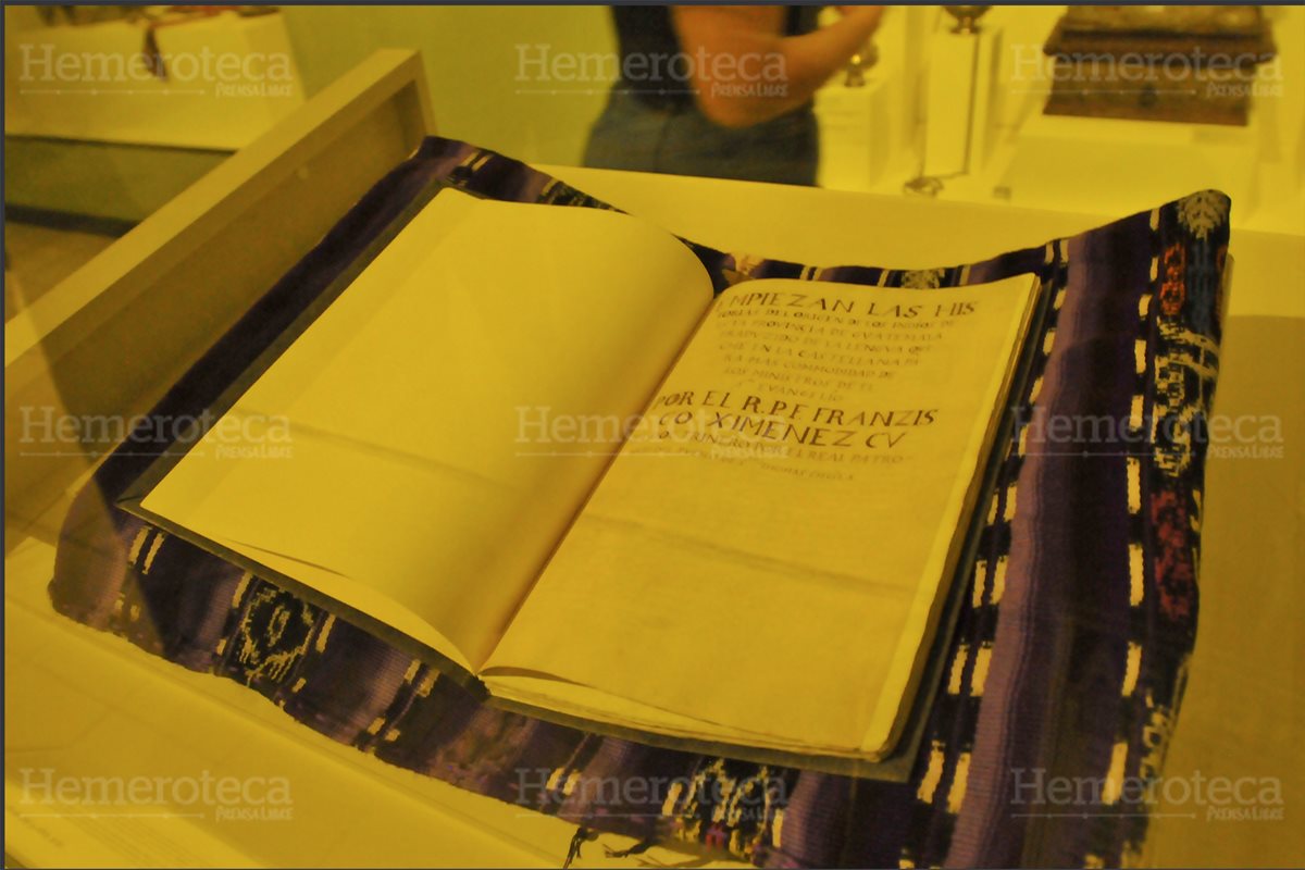 Copia del original del Popol Vuh, en el museo de la Universidad Francisco Marroquín. (Foto: Hemeroteca PL)