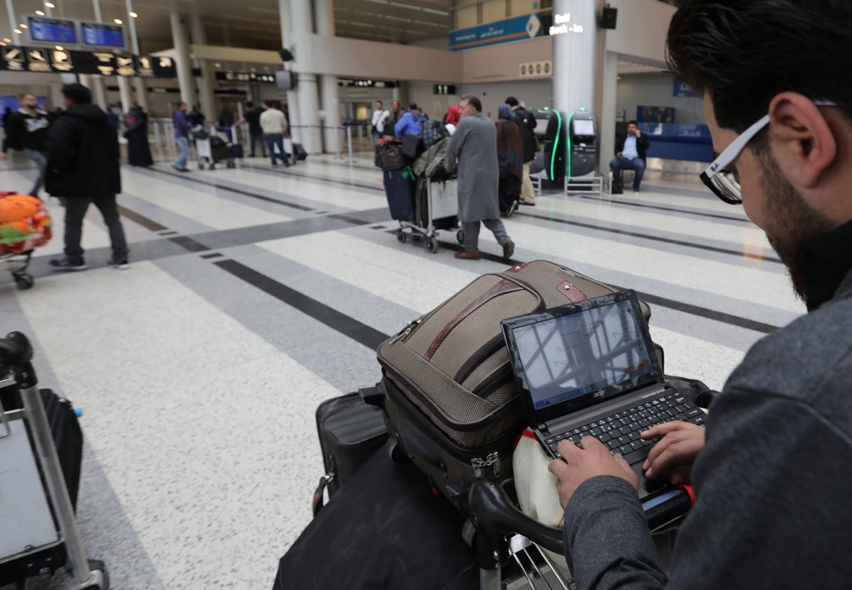 Expertos avizoran demandas por confusión en normas migratorias. (Foto Prensa Libre: AFP)
