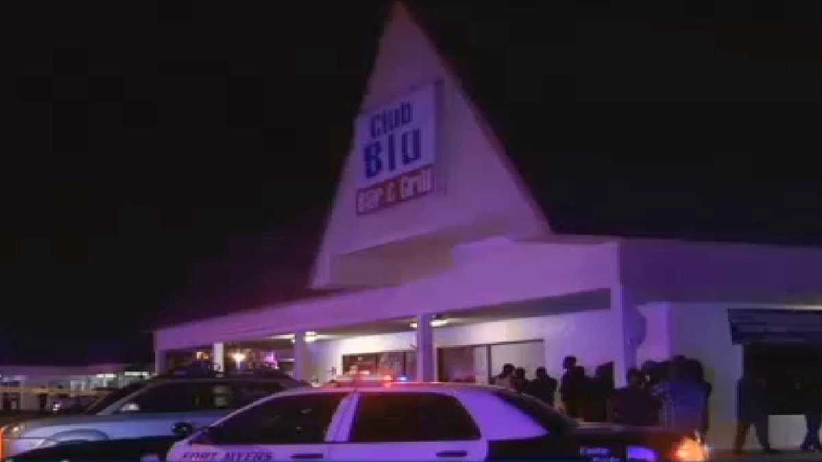 La Policía invetiga las causas de la balacera en club nocturno en Fort Myers, Florida. (Foto Prensa Libre: AP)