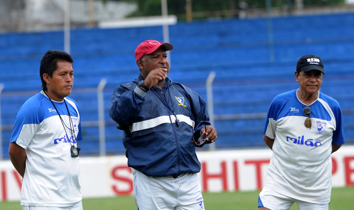El técnico nacional Douglas Zamora dejó de ser el entrenador del campeón Suchi. (Foto Hemeroteca PL).