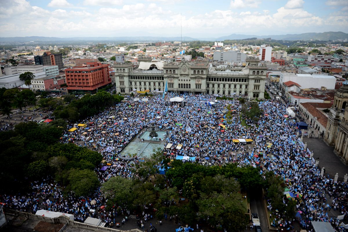 En el 2015 se registró el mayor movimiento contra la corrupción en Guatemala, luego de que la Cicig destapó una trama contra el entonces presidente Otto Pérez Molina. (Foto Prensa Libre: Hemeroteca PL)