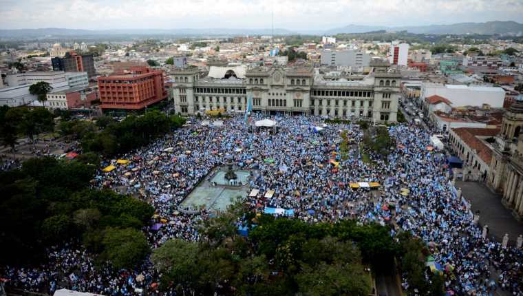 En el 2015 se registró el mayor movimiento contra la corrupción en Guatemala, luego de que la Cicig destapó una trama contra el entonces presidente Otto Pérez Molina. (Foto Prensa Libre: Hemeroteca PL)