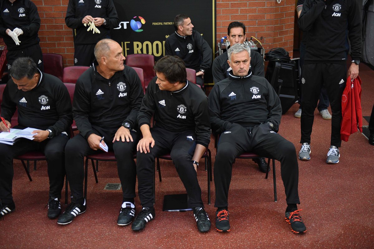 El portugués José Mourinho, entrenador del Manchester United, insinuó que la actitud de Cristiano Ronaldo en la final de la Eurocopa no fue la correcta. (Foto Prensa Libre: AFP)