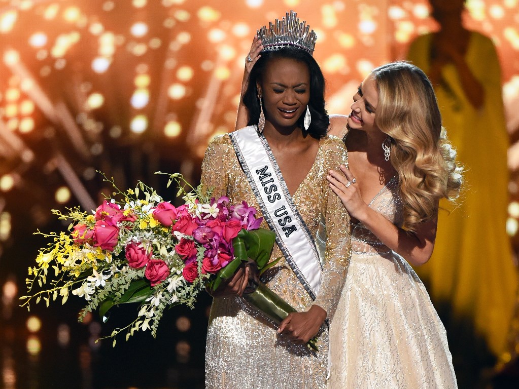 Deshauna Barber fue coronada como la nueva reina de la belleza de EE. UU. (Foto Prensa Libre: AFP)