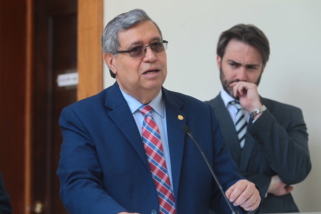 El vicepresidente Jafeth Cabrera asegura que la intervención de TCQ es la solución más viable. (Foto Prensa Libre: Hemeroteca PL)