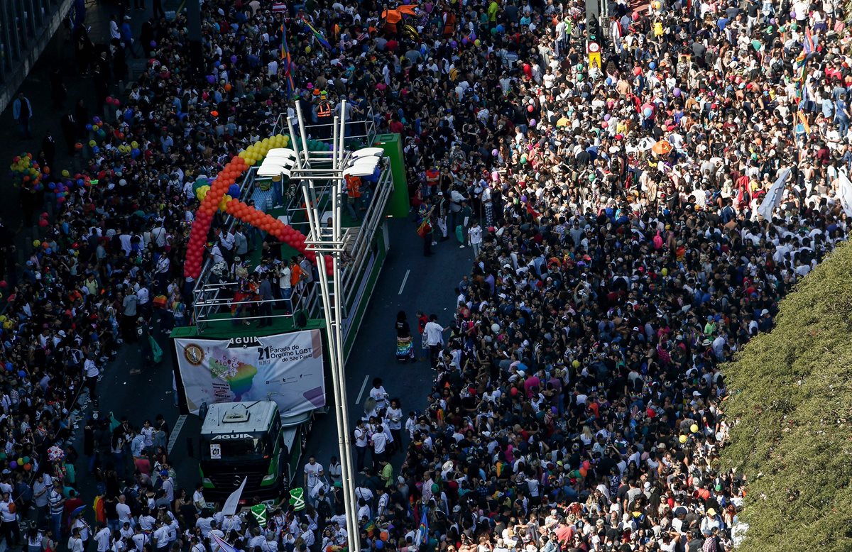 Masiva participación en el desfile del Orgullo Gay en Sao Paulo, Brasil. (AFP)