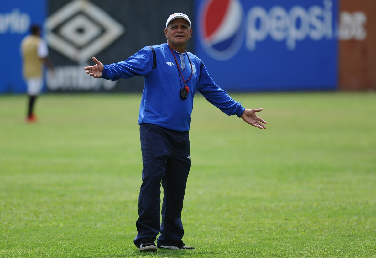 El técnico Walter Claverí espera que la Selección de Guatemala llegue al duelo frente a Estados Unidos en perfectas condiciones el próximo 25 de marzo. (Foto Prensa Libre: Carlos Vicente)