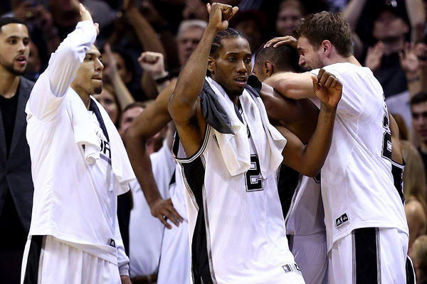 Los Spurs de San Antonio consiguen su quinto título de la NBA. (Foto Prensa Libre: AFP)