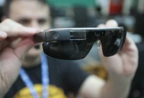 A los Google Glass se les pueden adaptar lentes oscuros o transparentes.