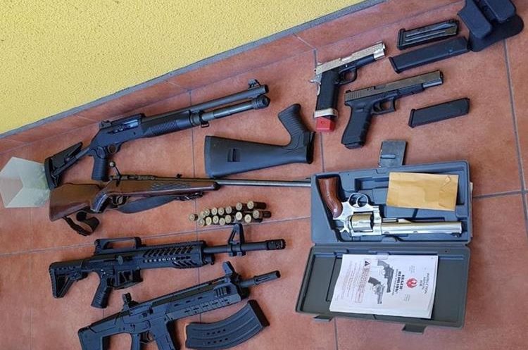 La PNC investiga el paradero de cuatro fusiles que fueron vistos por última vez en la sede central del Deic. (Foto HemerotecaPL)