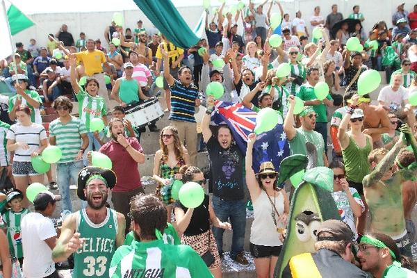 La afición aguacatera se hizo presente en el Pensativo. (Foto Prensa Libre: Miguel López)