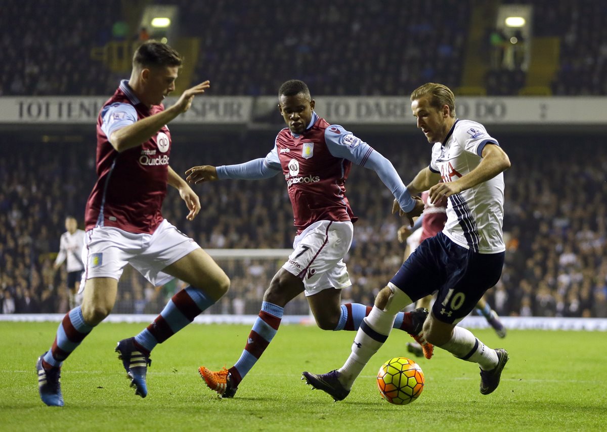 El Tottenham consiguió un valioso empate ante el Aston Villa, en el cierre de la Premier. (Foto Prensa Libre: AP)