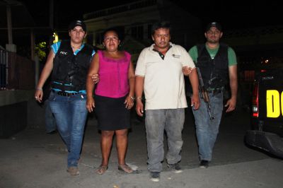 Los detenidos simulaban un secuestro para exigir dinero al esposo de la supuesta víctima. (Foto Prensa Libre: PNC)