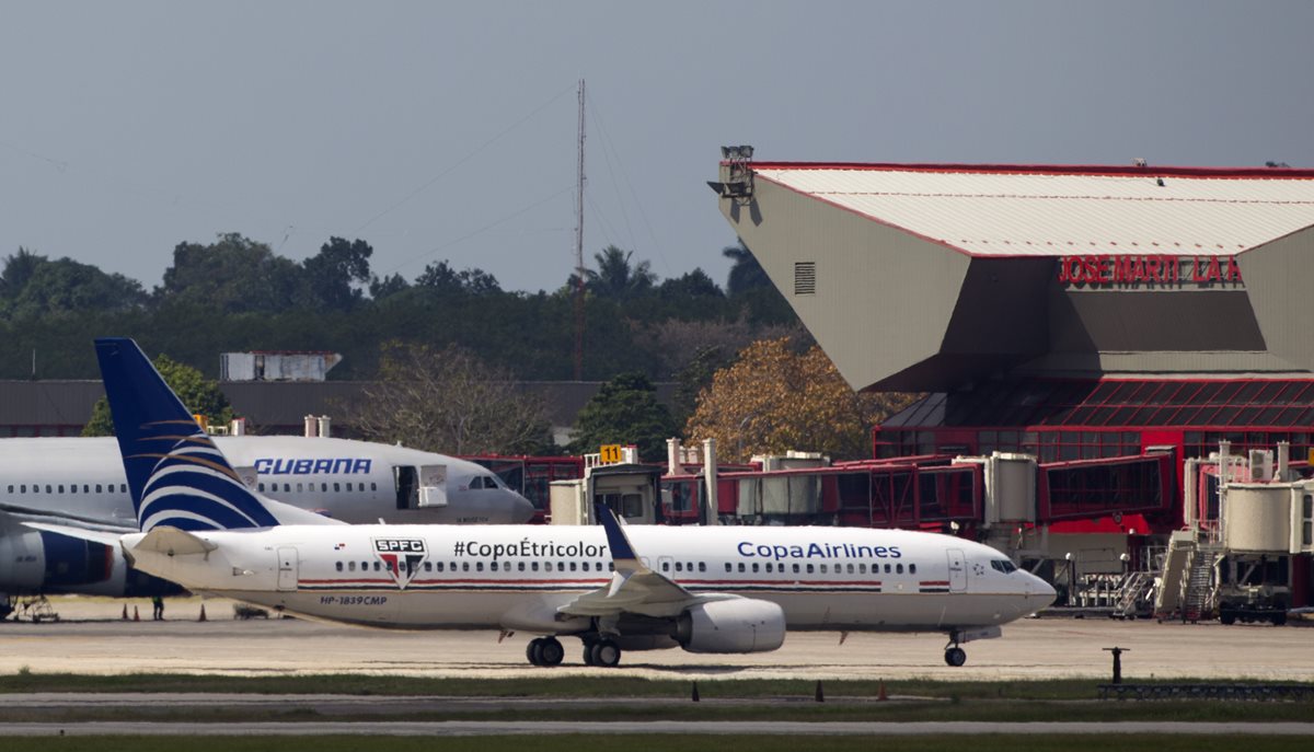 Con la medida, los vuelos se podrán hacer desde más aeropuertos y a más ciudades. (Foto Prensa Libre: AP)