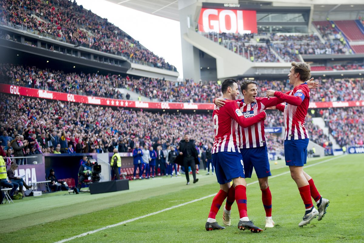 Al Atlético de Madrid superó al Alavés y presiona al Barcelona. (Foto Prensa Libre: AFP)