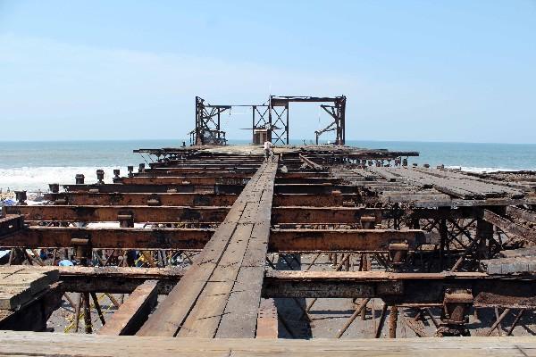 en Champerico, la portuaria colocó una barrera para evitar el acceso de visitantes al muelle.