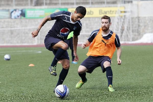 Jorge Aparicio es clave en el once blanco. (Foto Prensa Libre: Óscar Felipe)