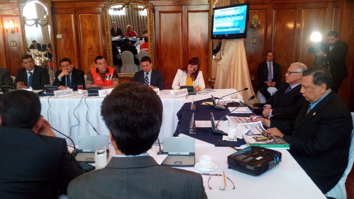 El presidente Alejandro Maldonado en Casa Presidencial con ministros de Estado. (Foto Prensa Libre: Cortesía de Presidencia)