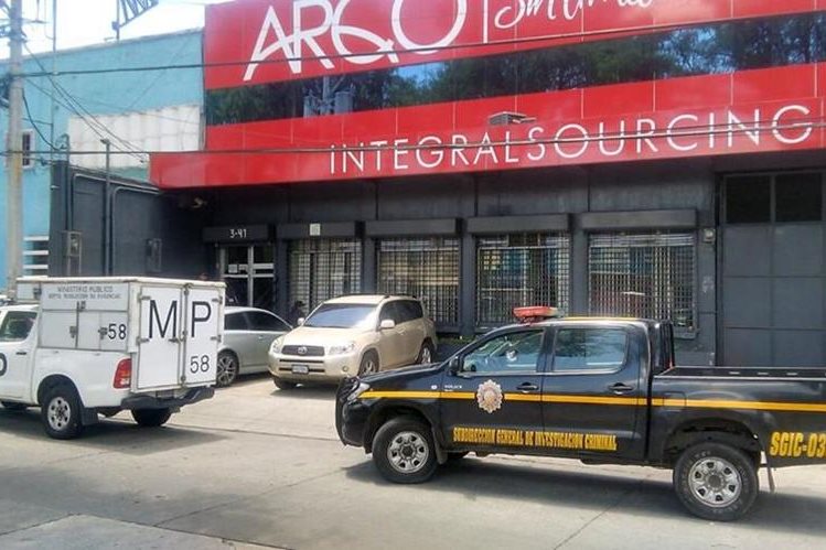 Allanan oficinas de Arqco, S.A. en la 5a. avenida y 3a. calle de la zona 9, por pesquisas por corrupción. (Foto Prensa Libre: Hemeroteca PL)