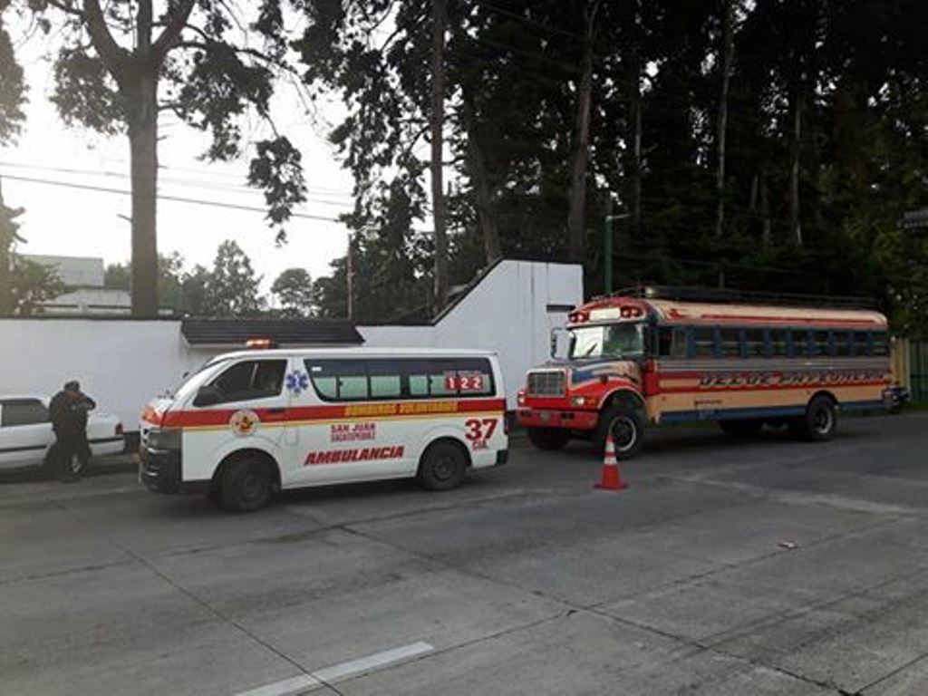 Lugar donde se registró el incidente en la ruta a Antigua Guatemala. (Foto Prensa Libre: Noticiero Starnews).