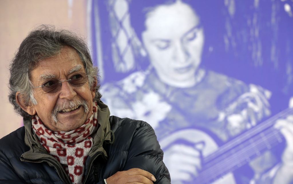 Ángel Parra, reconocido músico, cantante y escritor, falleció en París, debido a un cáncer que padecía desde hace más de tres años. (Foto Prensa Libre: EFE)