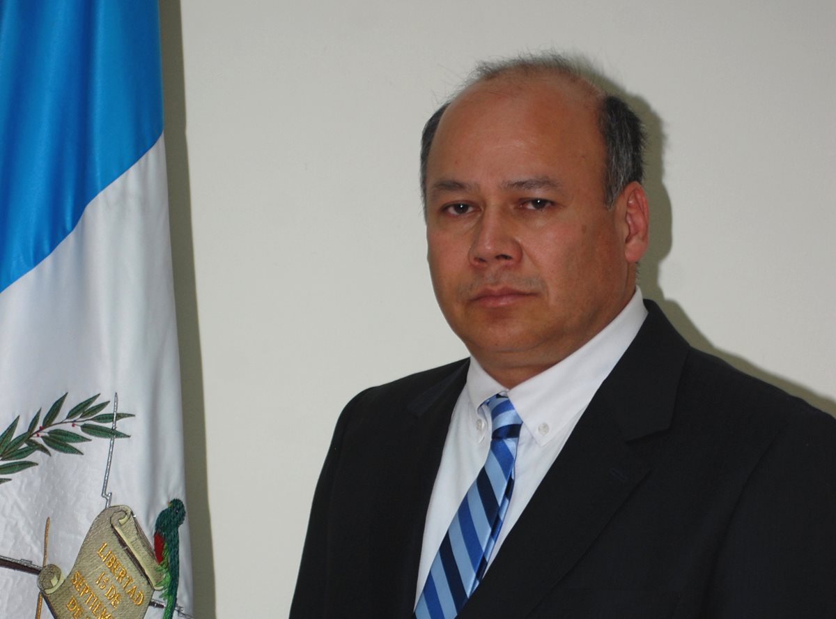 Diputado Fidel Reyes Lee, por ahora independiente.