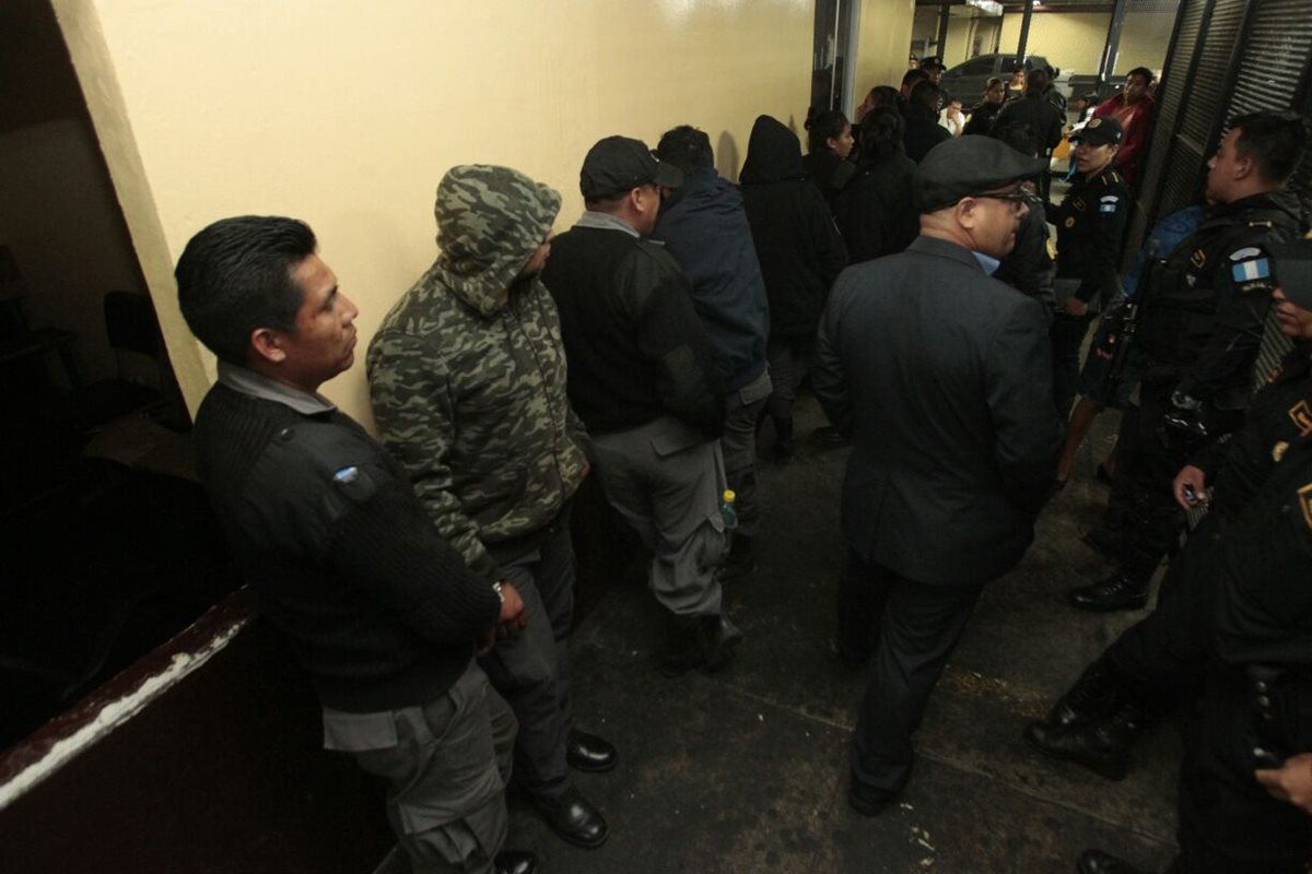 Guardias de Presidios en Torre de Tribunales. (Foto: Prensa Libre: Carlos Hernández.