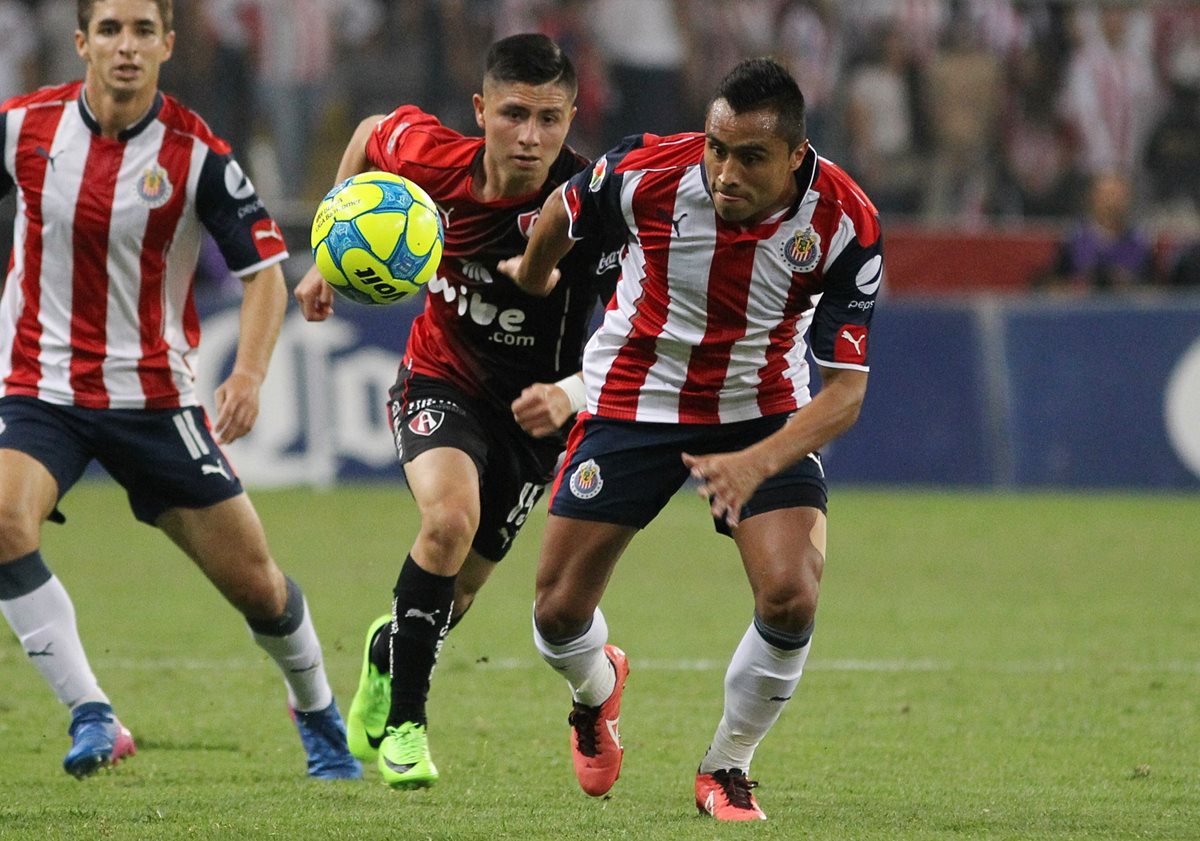 Las Chivas de Guadalajara recibirán el sábado al América a las 21 horas. (Foto Prensa Libre: EFE).