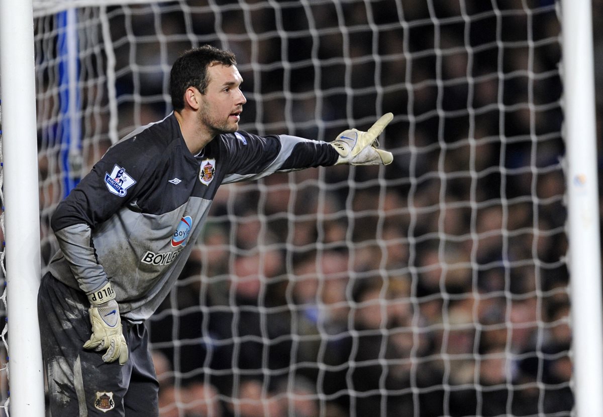 Marton Fulop en acción durante un partido de la Premier League entre el Chelsea y el Sunderland en Stamford Bridge. (Foto Prensa Libre: AFP)