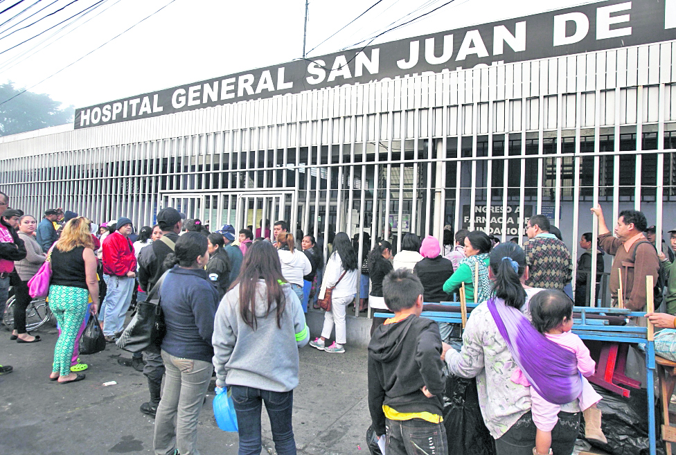 Pacientes oncológicos han sido amparados para que en el Hospital General San Juan de Dios les den los medicamentos que necesitan (Foto Prensa Libre: Hemeroteca PL)