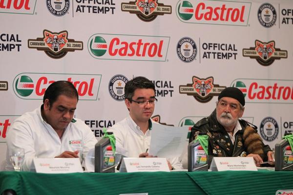 Organizadores de la caravana del Zorro buscan alcanzar Récord Guinnes. (Foto Prensa Libre: P. Raquec) <br _mce_bogus="1"/>