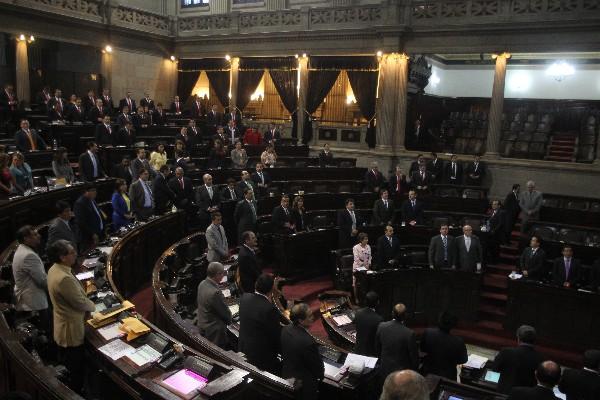 Solo 15 de 90 diputados ausentes se  excusaron por escrito, de  no haber  llegado  ayer  al Congreso.
