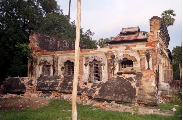 El terremoto daño un templo en Seik Phyu, centro de Birmania.(Foto Prensa Libre: EFE)