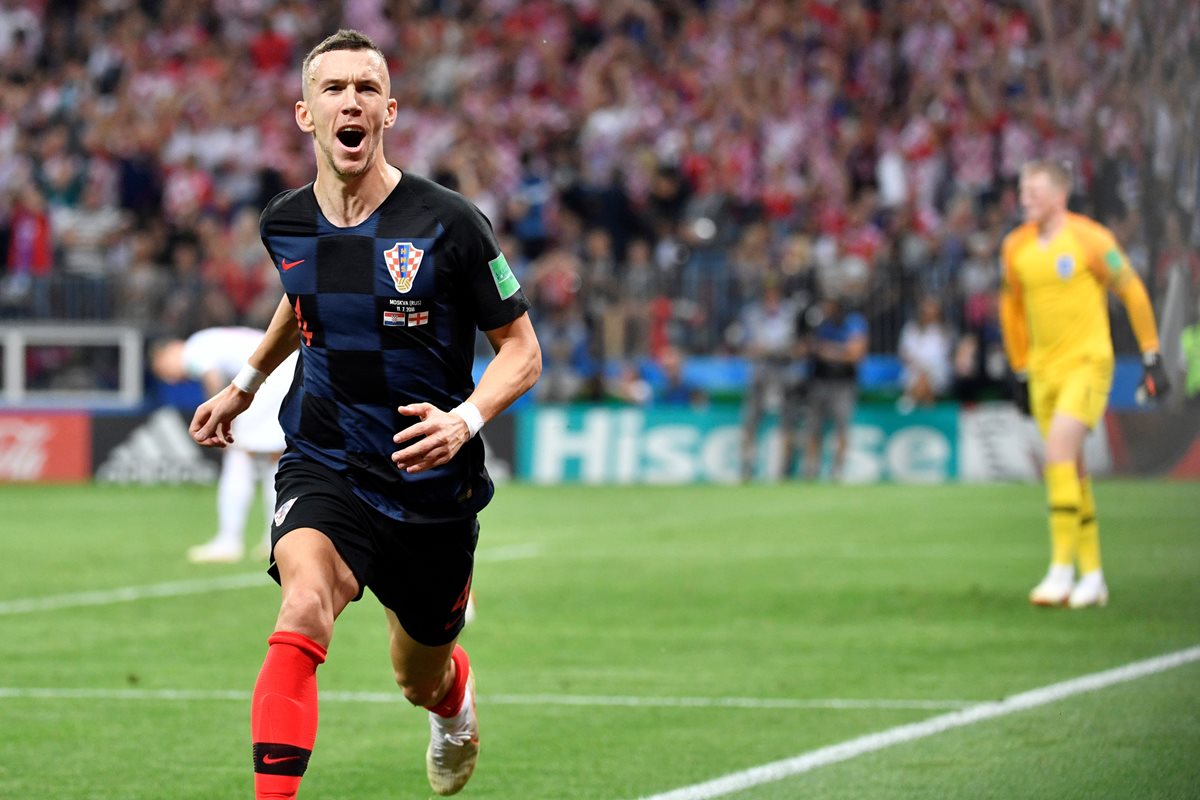 Iván Perisic celebró así el gol que significó el empate para Croacia en la semifinal contra Inglaterra. (Foto Prensa Libre: AFP)